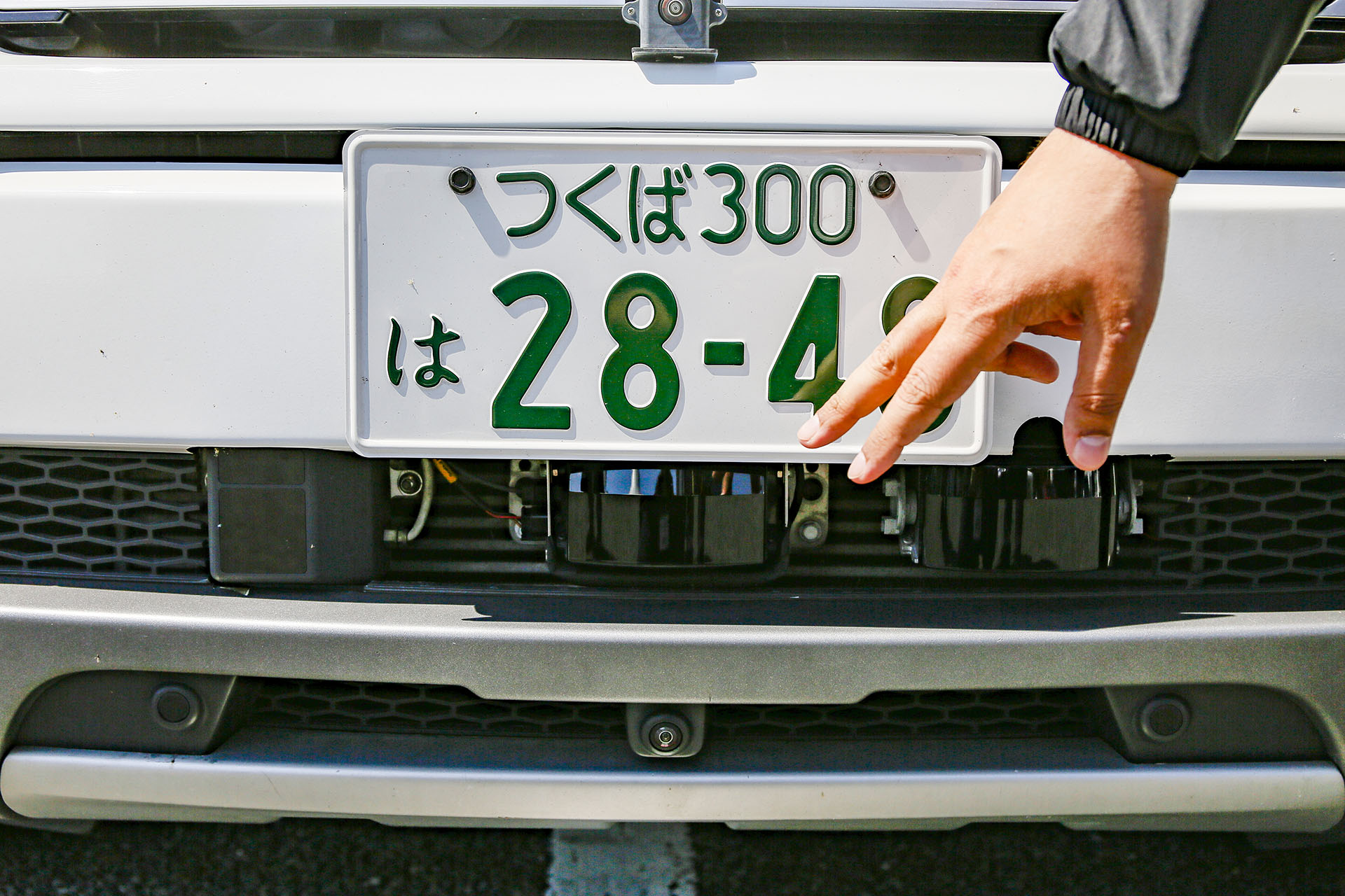 実験車両のフロント部分に搭載されているLiDAR。対象物までの距離やその形状などを正確に計測する
