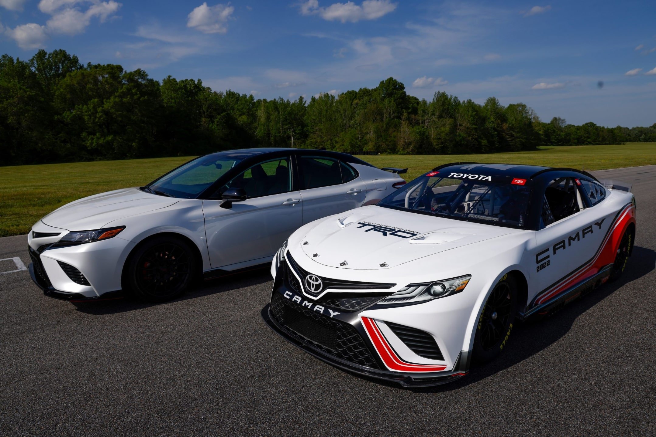 米国トヨタ「TRDカムリ」来年のNASCARカップシリーズに向けて発表 | 中古車なら【グーネット】