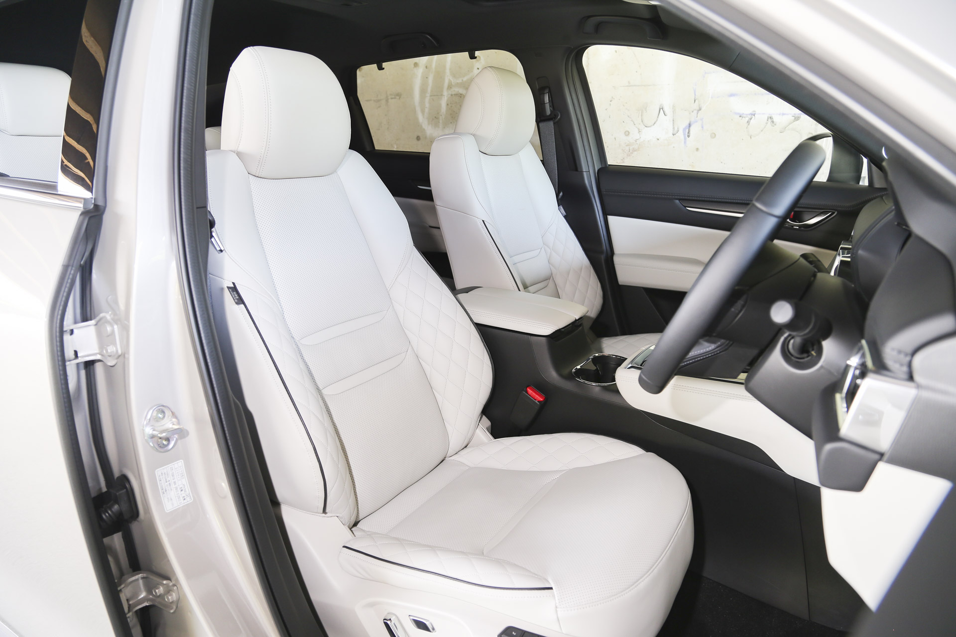 CX-8一列目シート