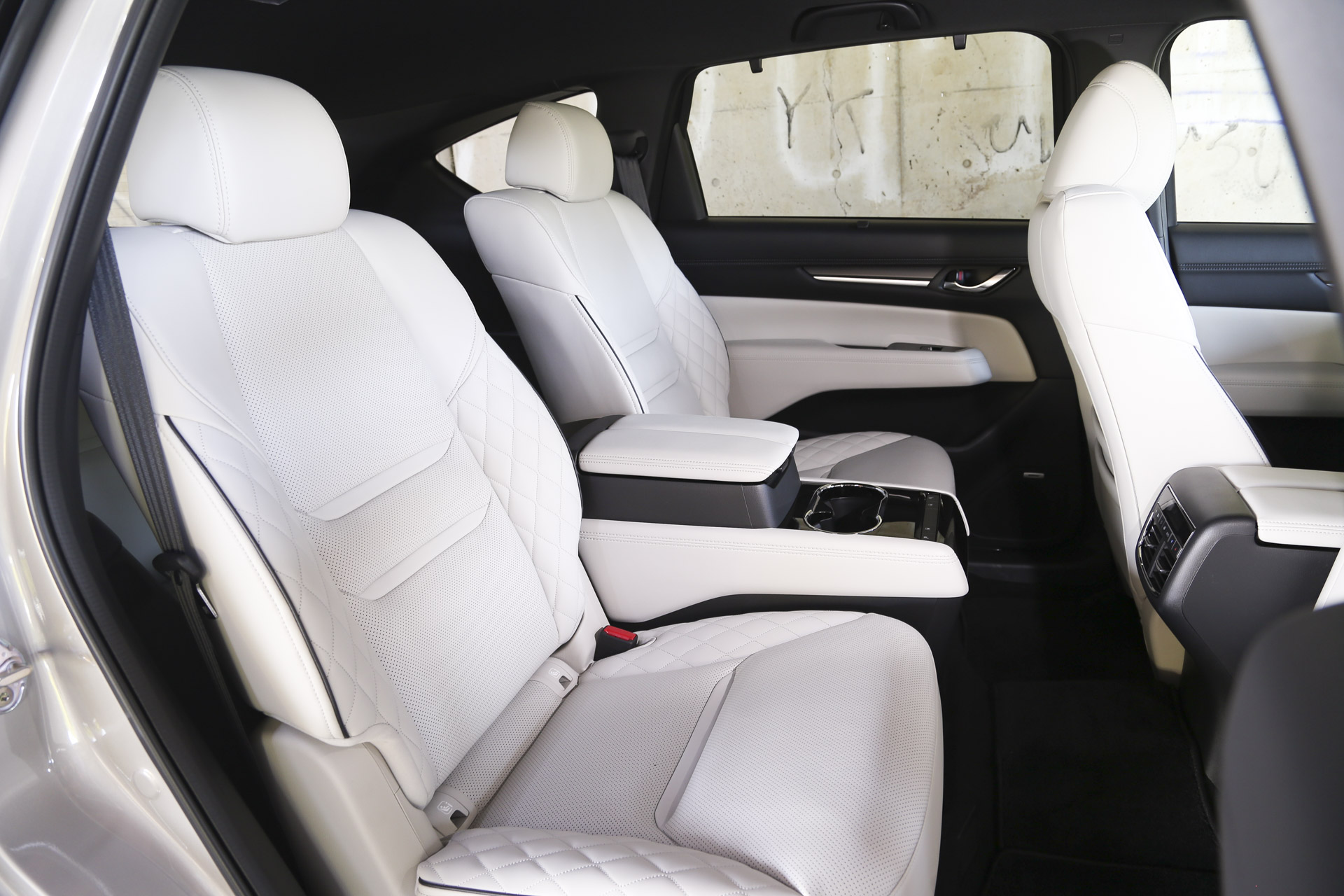 CX-8二列目シート