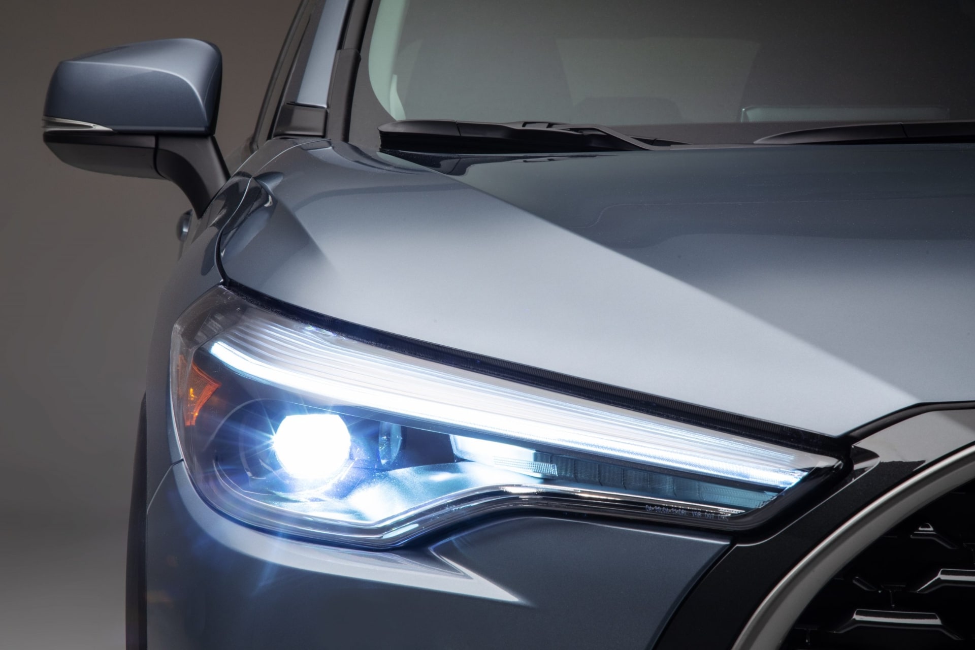 トヨタ　新型カローラクロス　LEDヘッドライト