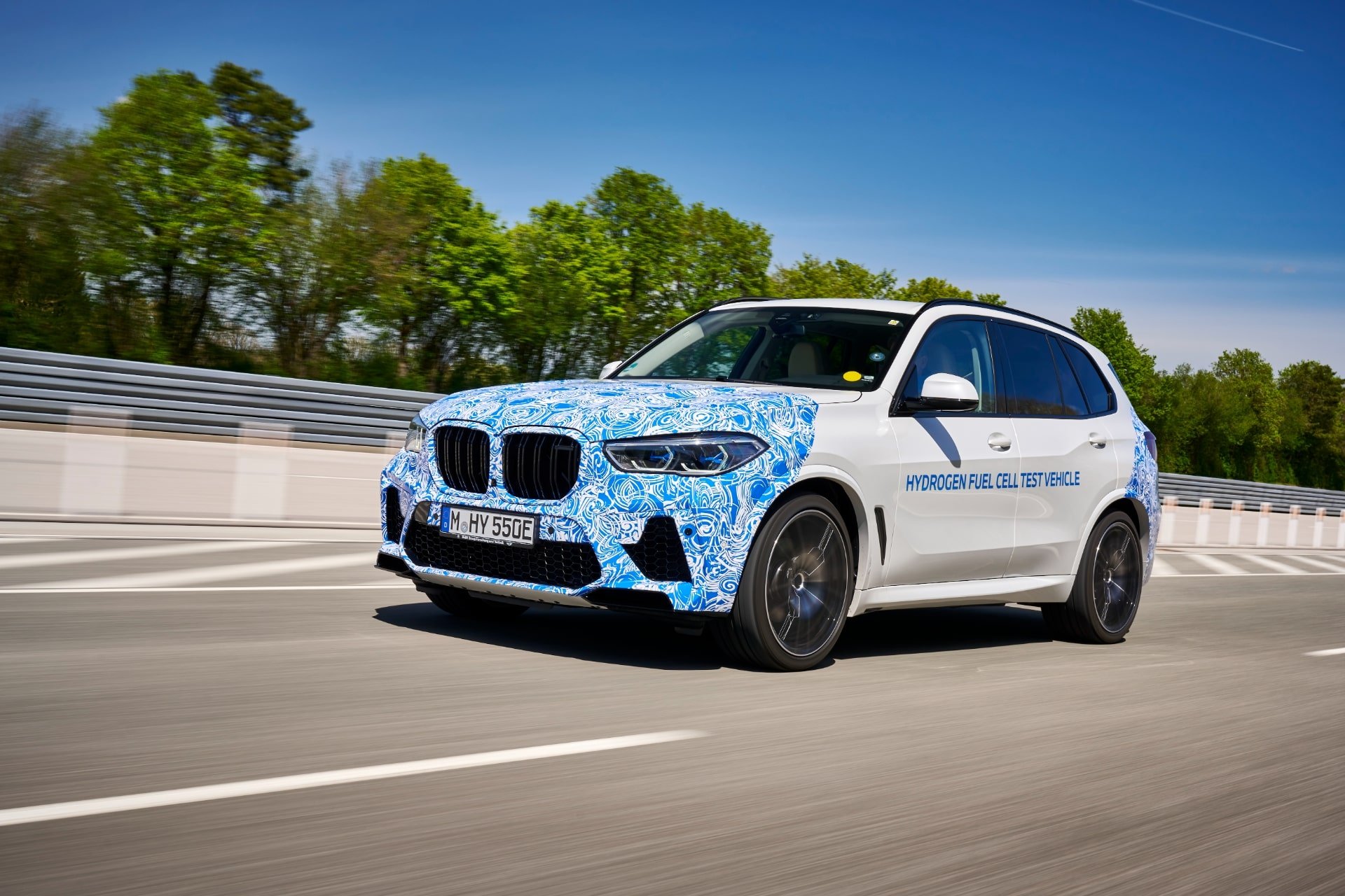テストドライブ中のBMW i Hydrogen NEXTプロトタイプ