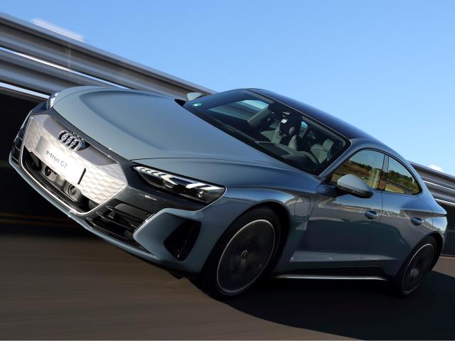 新品　Audi e-tron GT Grand Touring in Japan 新型 Audi e-tron GTシリーズをAudi Cityの2店舗にて先行展示