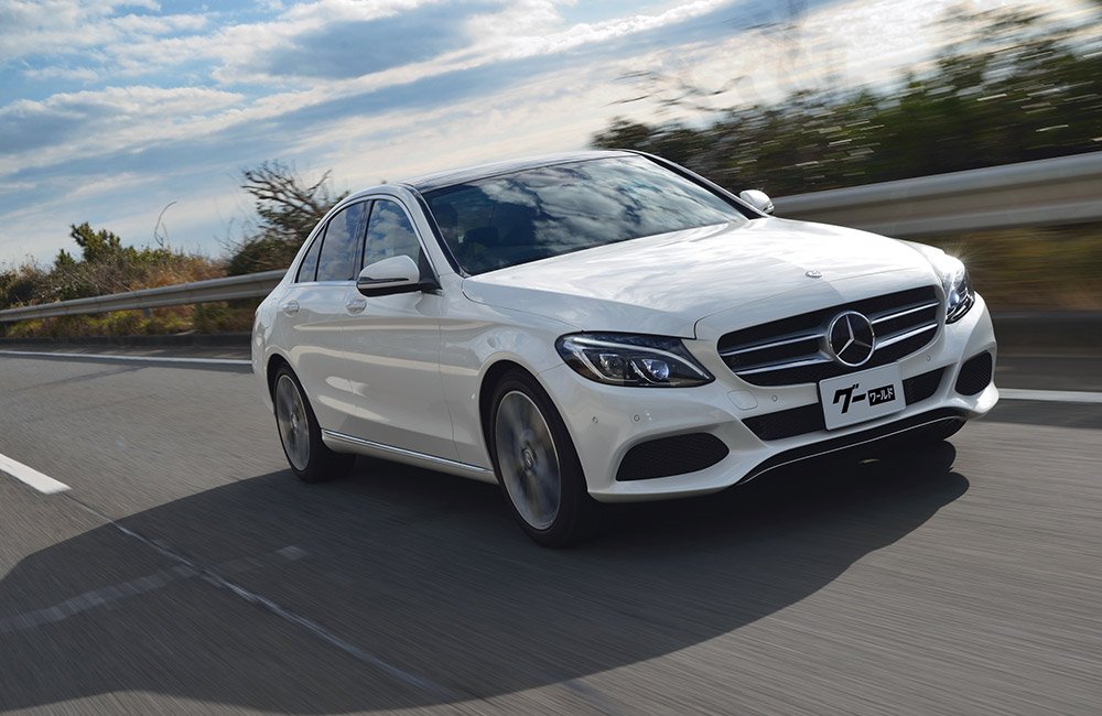 メルセデス・ベンツ C 350 eの走行シーン