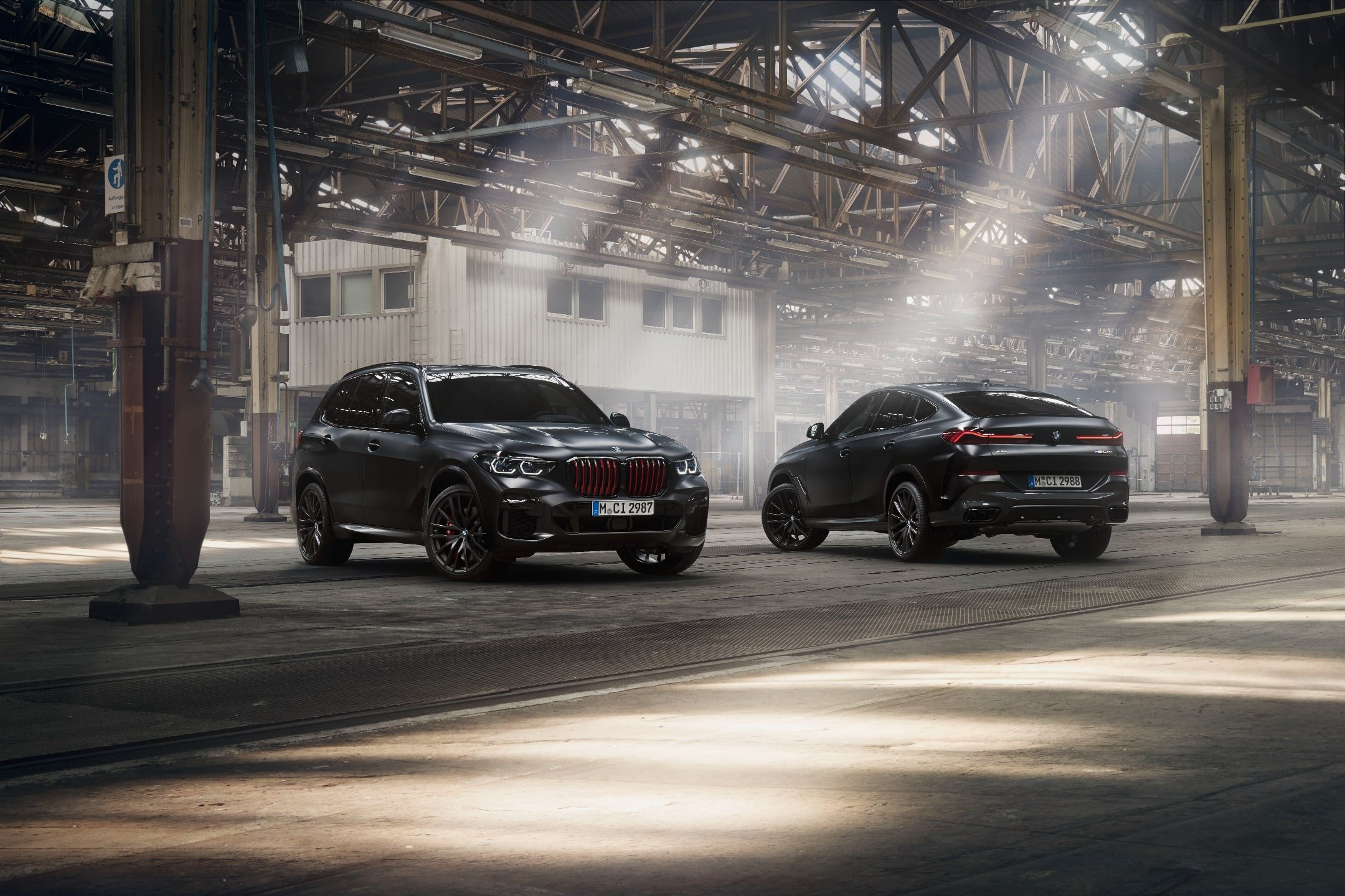BMWX5およびBMWX6ブラックバーミリオンエディション
