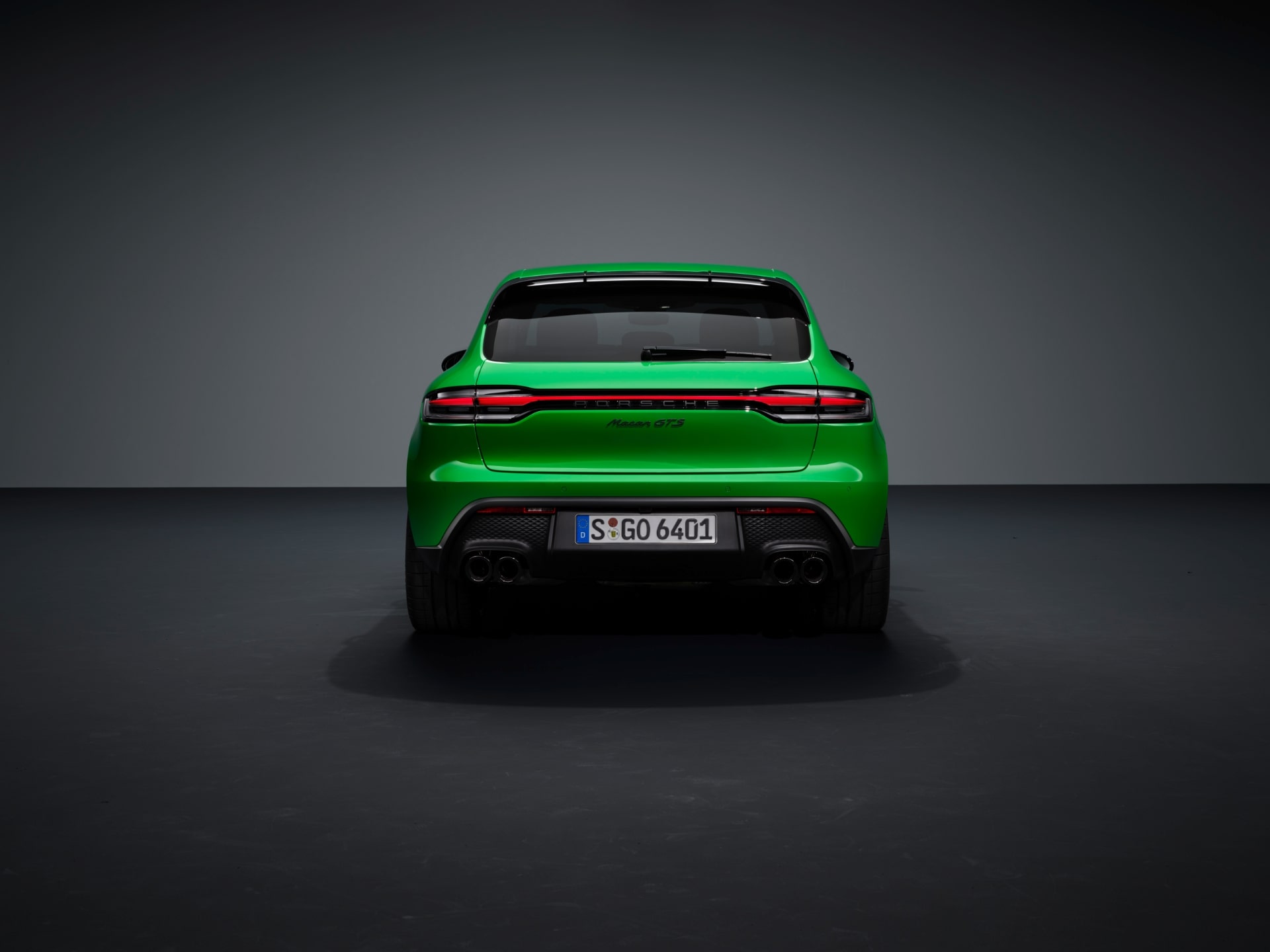 ポルシェ　マカンGTS（カラー：パイソン・グリーン）　リア