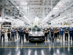 ランボルギーニ ウルス、15,000台の生産記録を達成　ベストセラーモデルのスーパーSUV