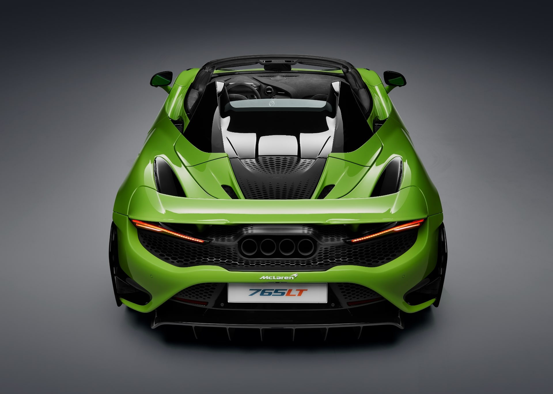 マクラーレン　765LT スパイダー　背後