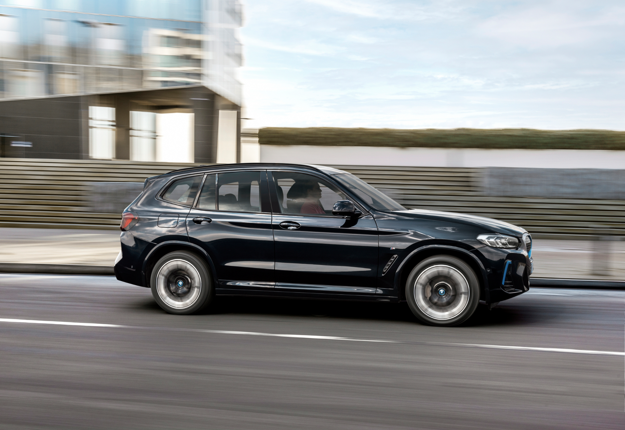 新型「BMW iX3」9
