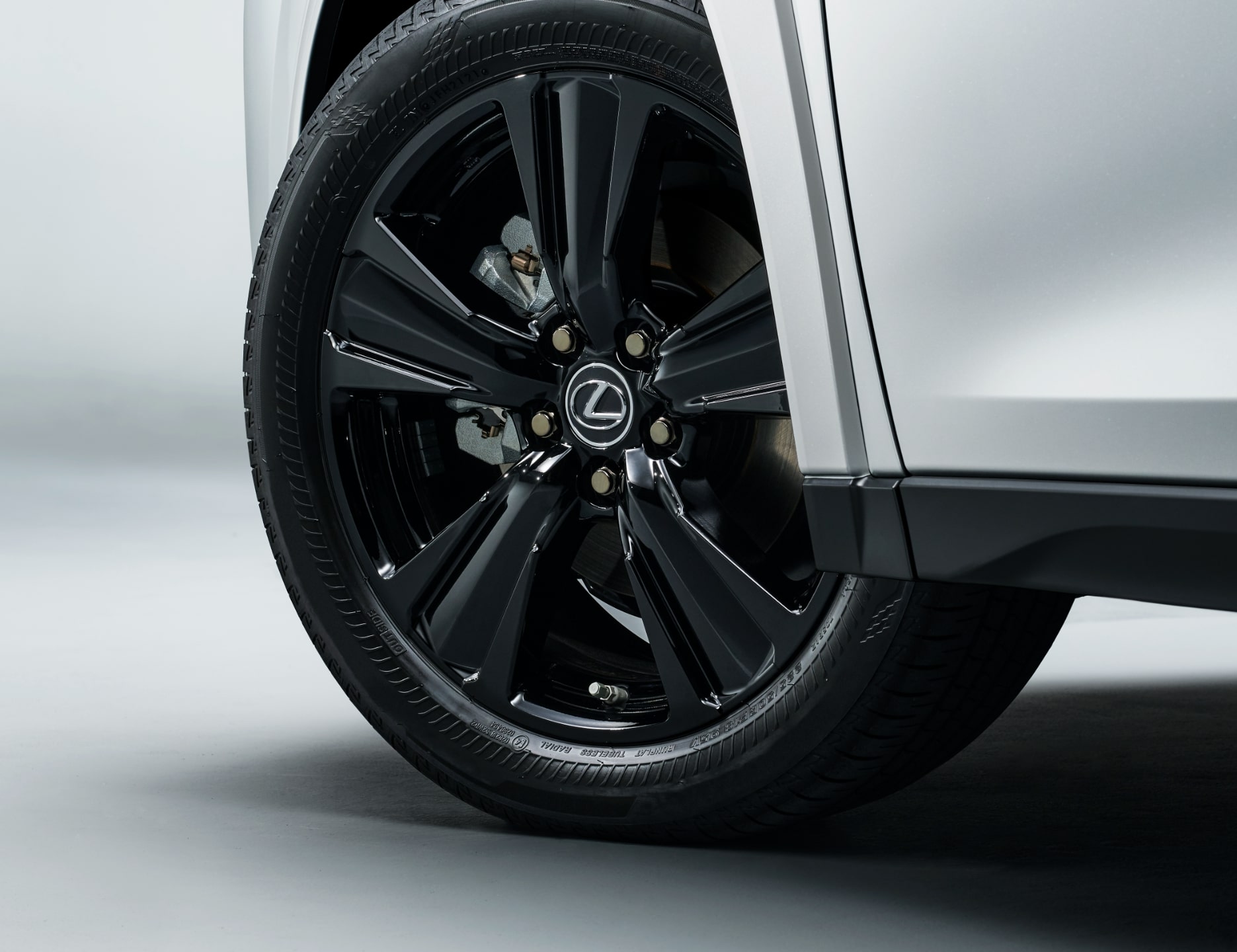 UX250h 特別仕様車“Elegant Black” 225/50RF18 95Vランフラットタイヤ＆18×7Jアルミホイール