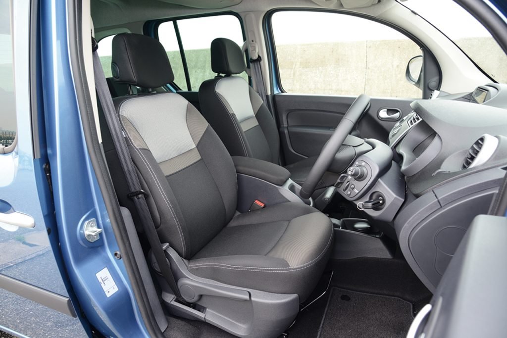 RENAULT カングー ディーゼルMT限定車 公道試乗5