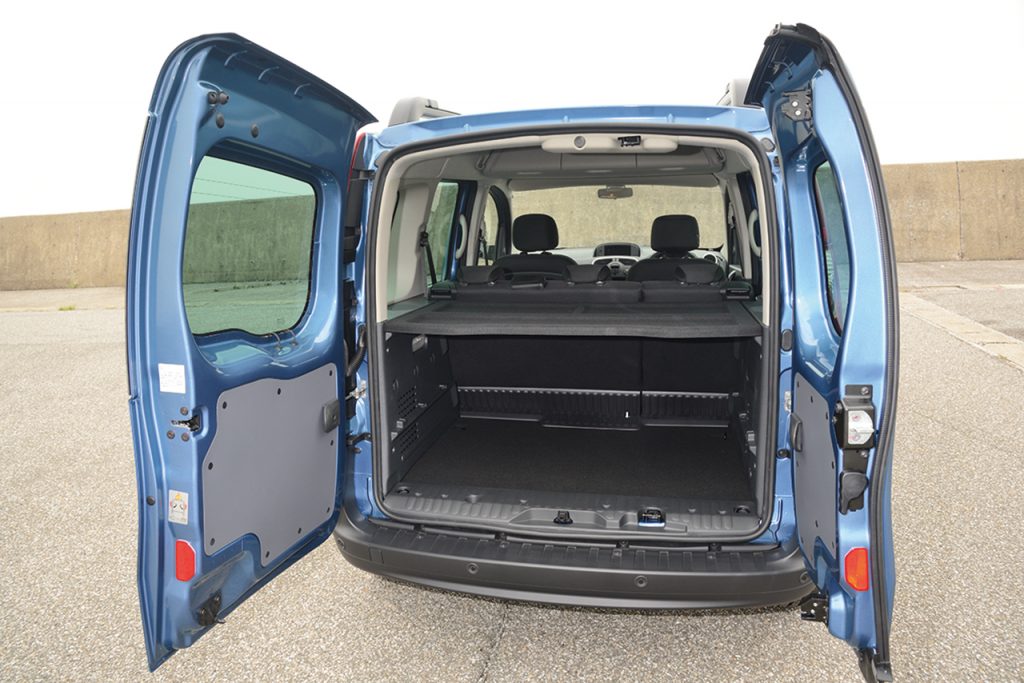 RENAULT カングー ディーゼルMT限定車 公道試乗7
