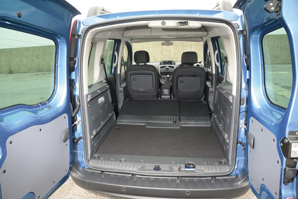 RENAULT カングー ディーゼルMT限定車 公道試乗8