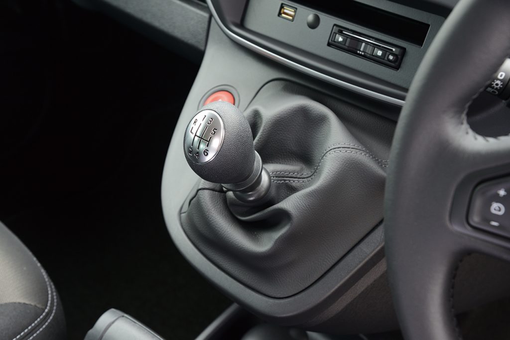 RENAULT カングー ディーゼルMT限定車 公道試乗10