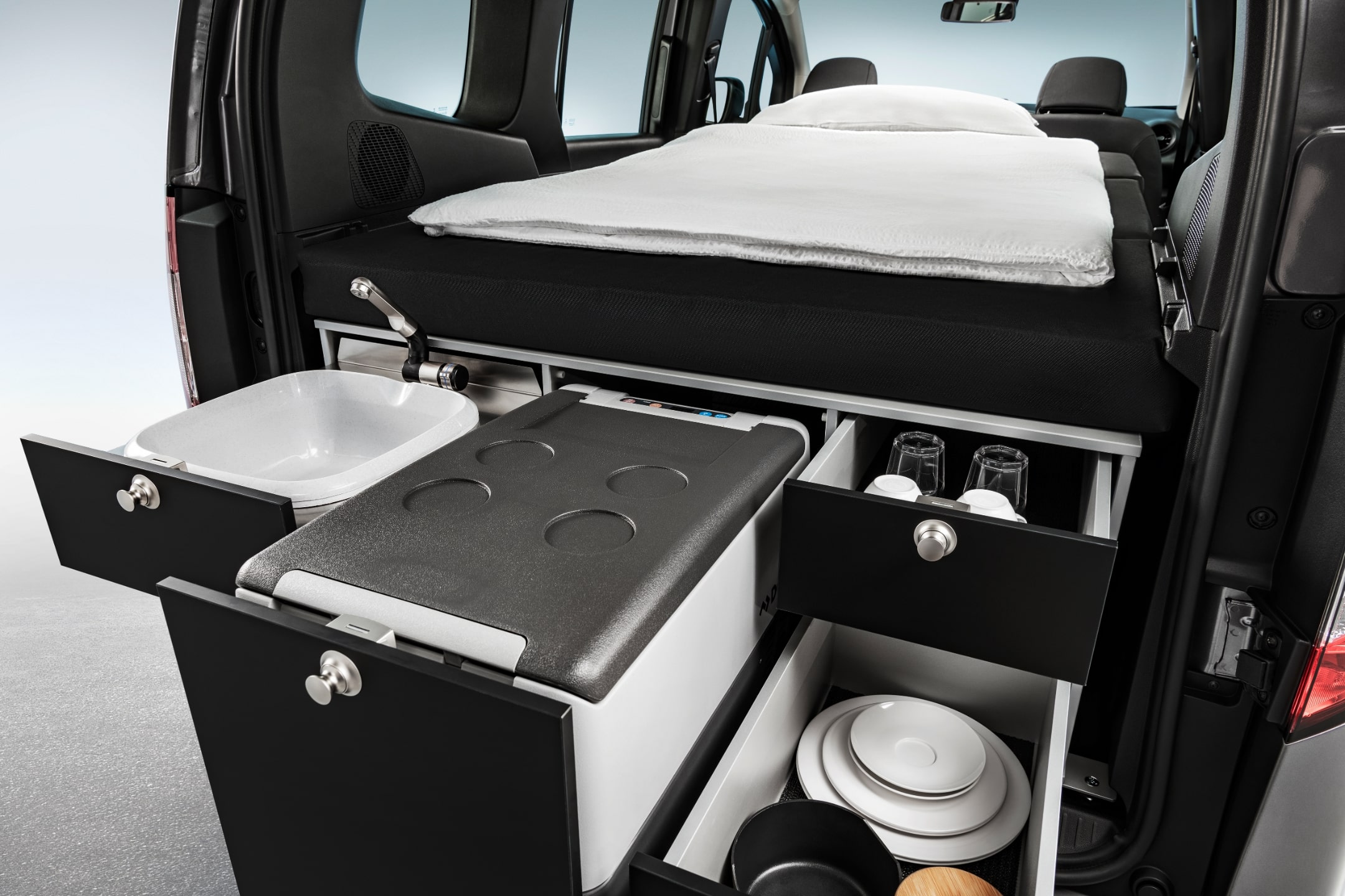 VanEssa mobilcampingによるキャンプモジュールを備えたメルセデスベンツ新型シタン5