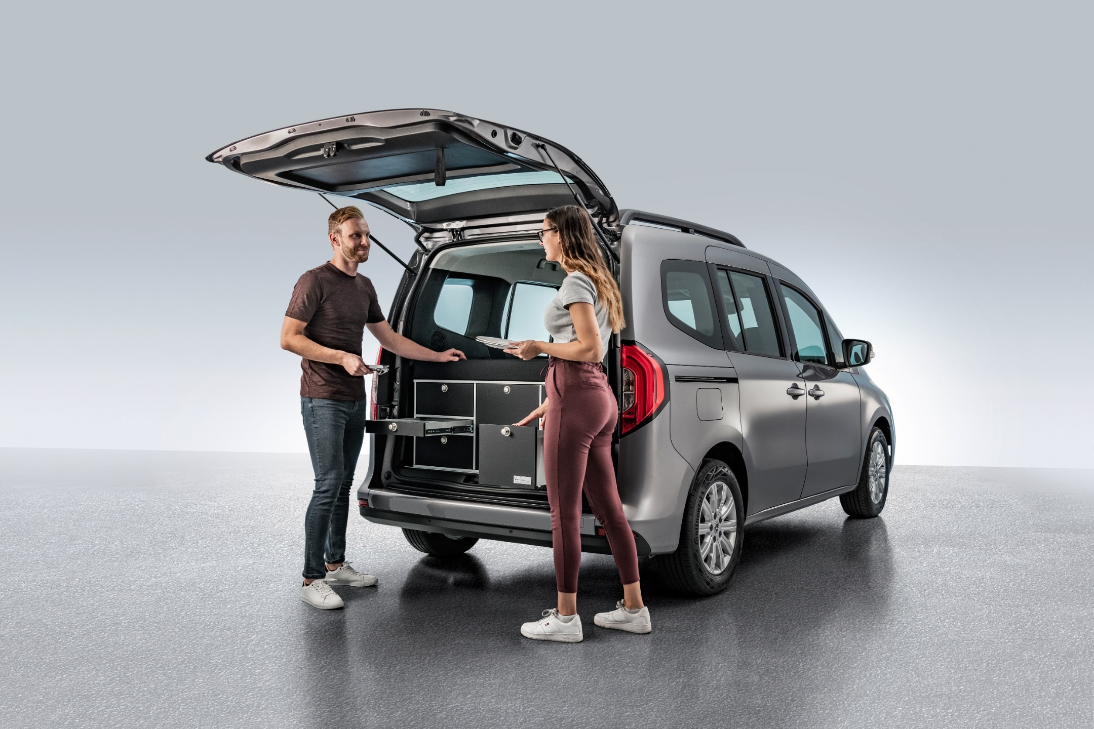 VanEssa mobilcampingによるキャンプモジュールを備えたメルセデスベンツ新型シタン3