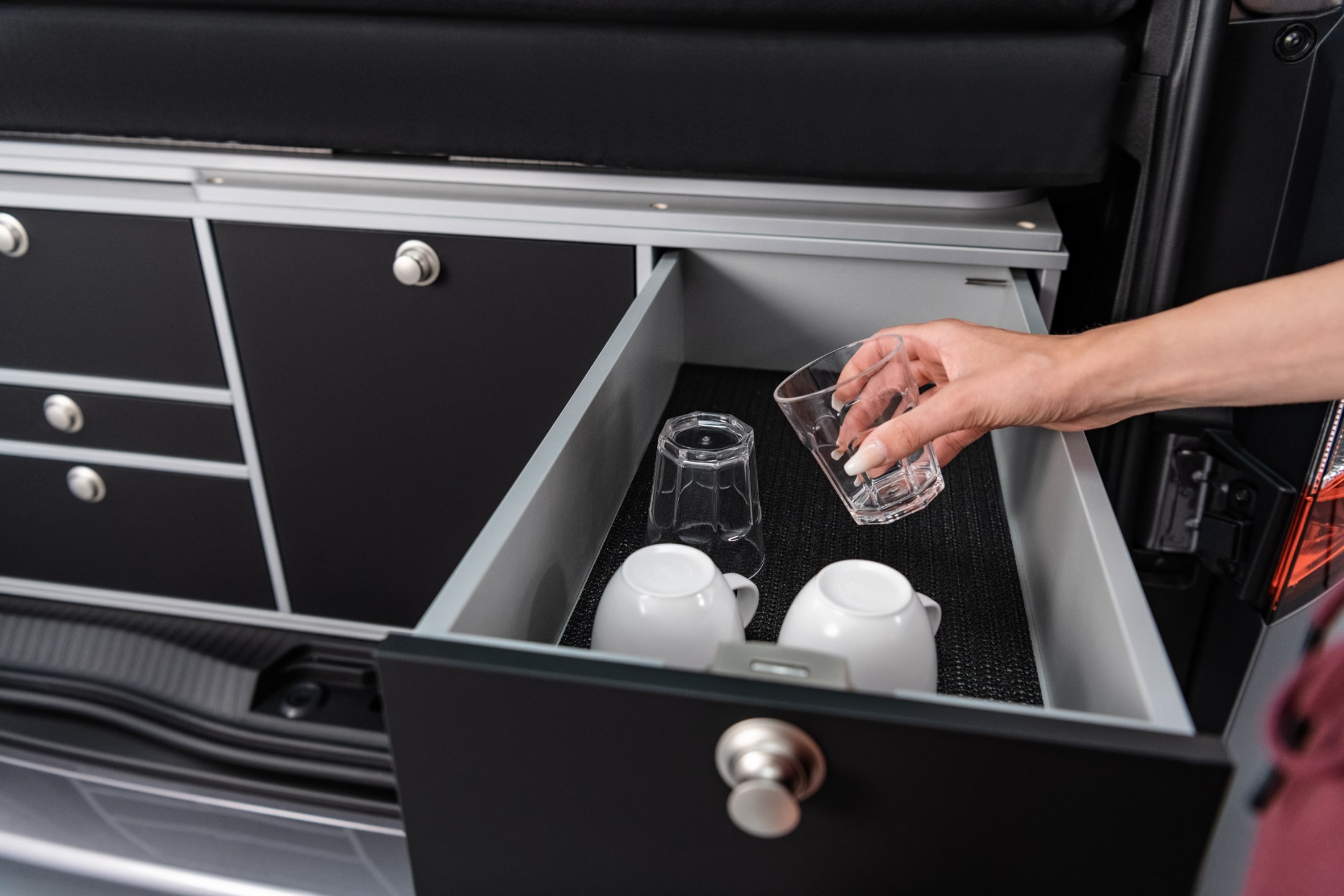 VanEssa mobilcampingによるキャンプモジュールを備えたメルセデスベンツ新型シタン6