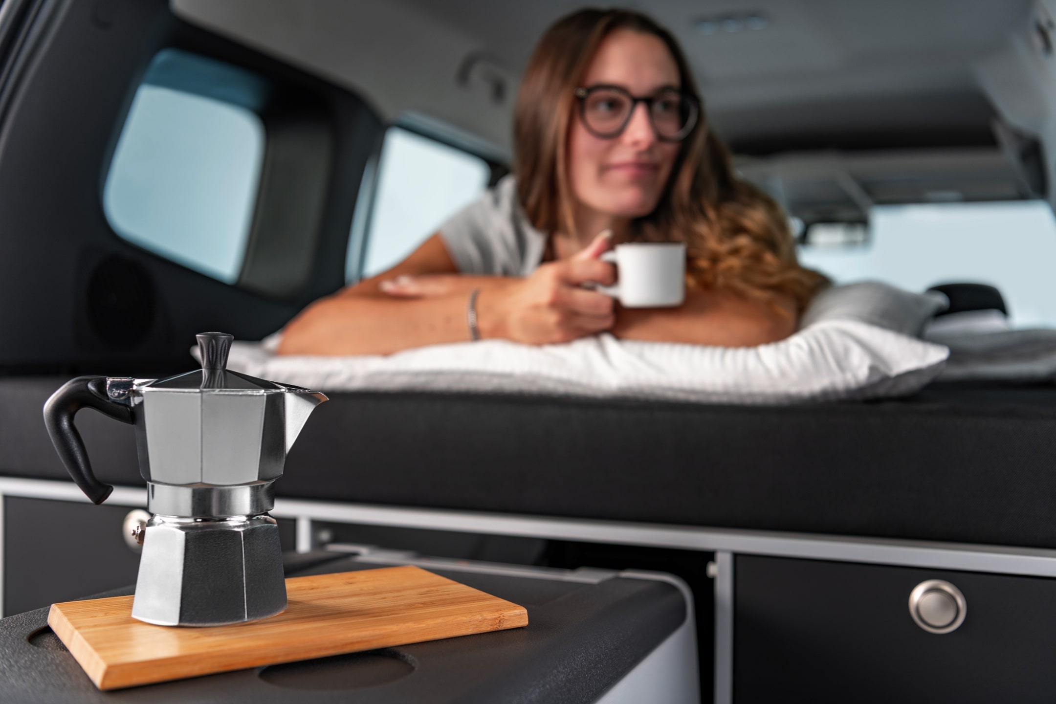 VanEssa mobilcampingによるキャンプモジュールを備えたメルセデスベンツ新型シタン7