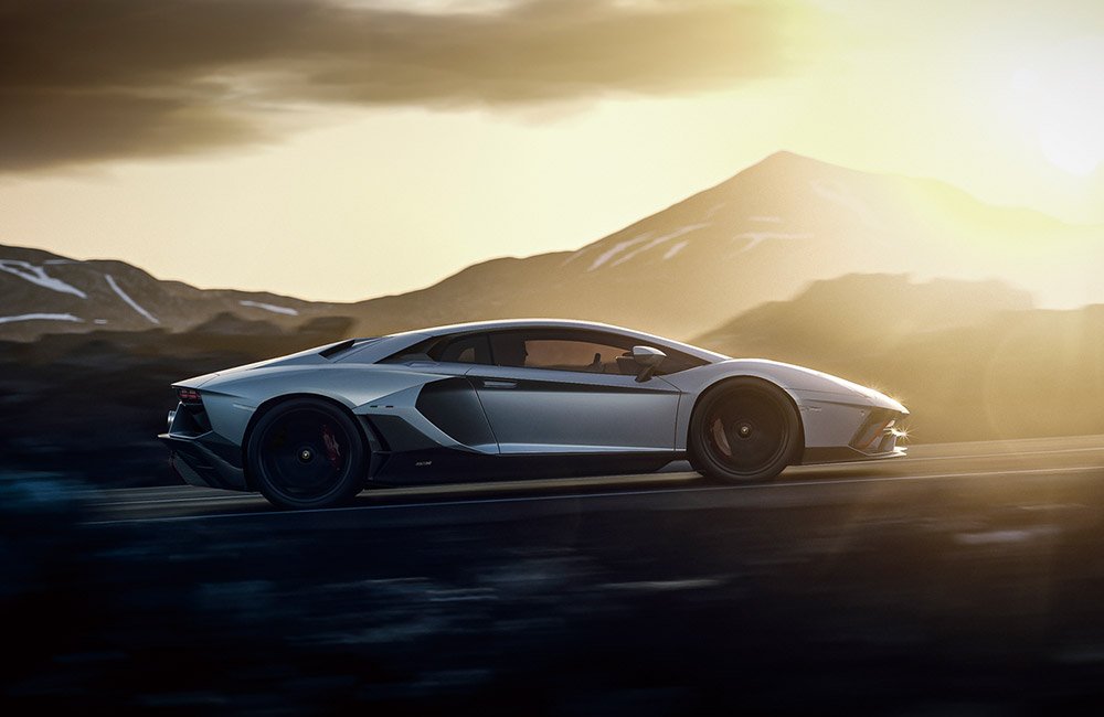 ランボルギーニ アヴェンタドール 限定車ウルティメの走行シーン