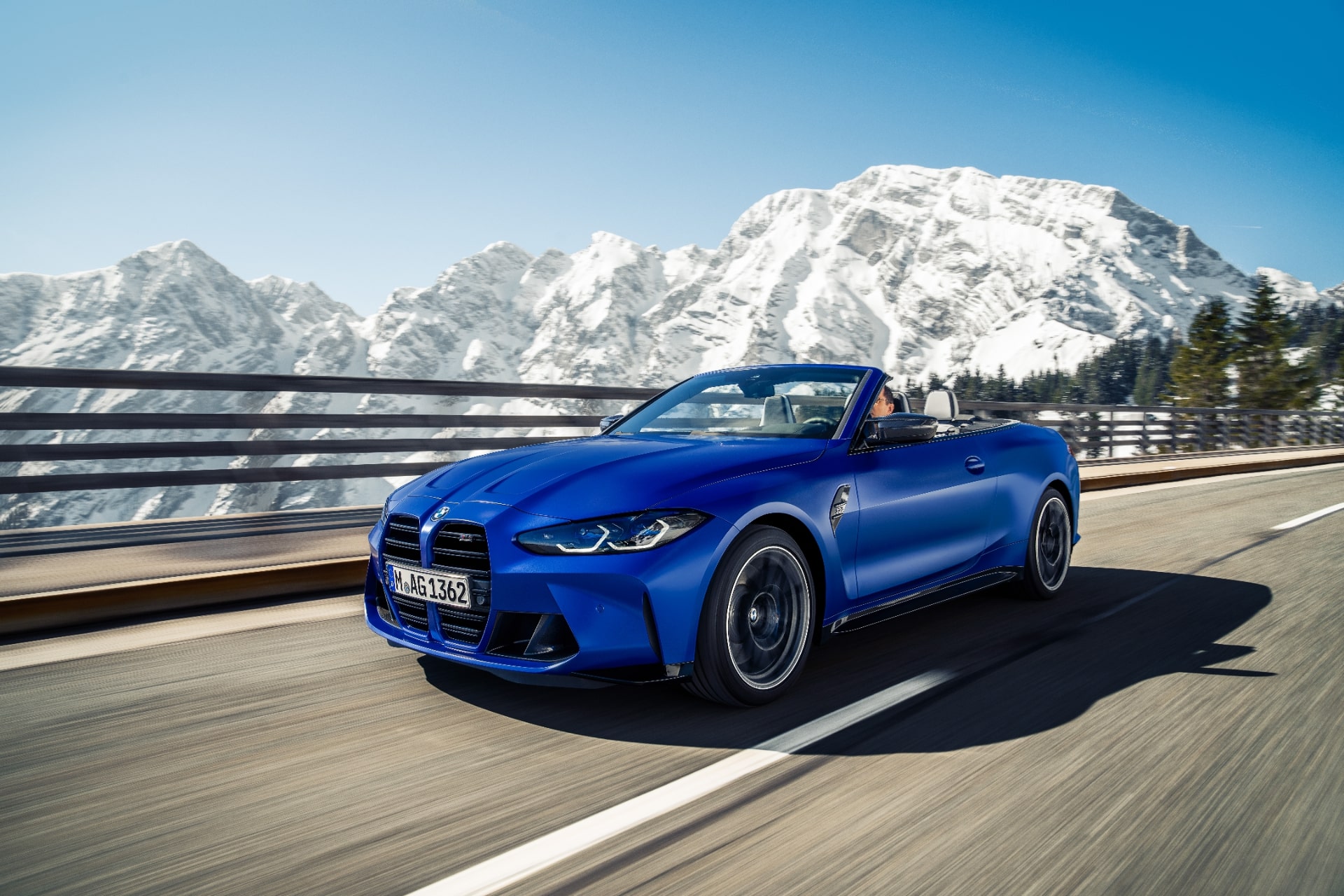 BMW M4 カブリオレ・コンペティション M xDrive　フロント