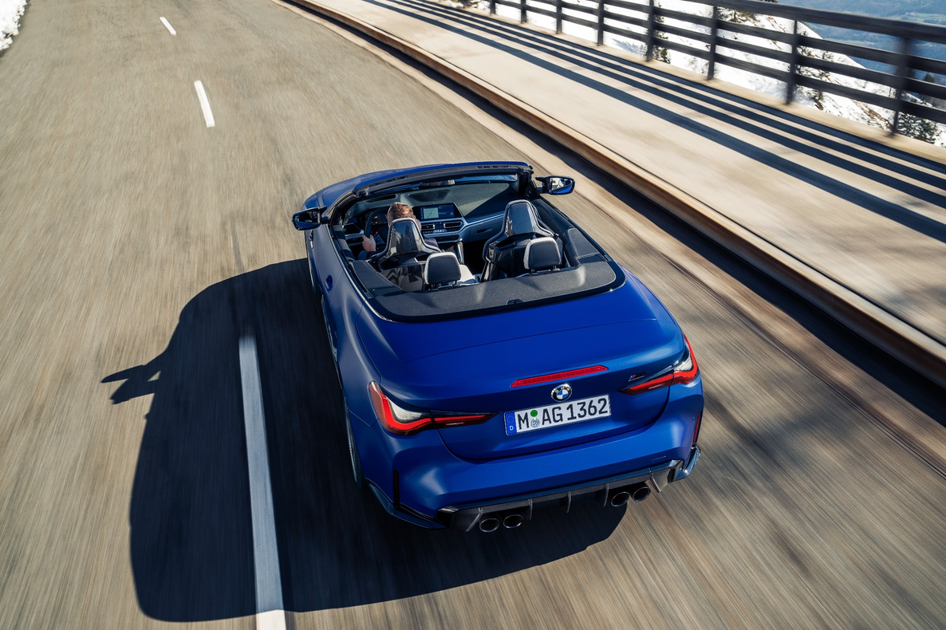 BMW M4 カブリオレ・コンペティション M xDrive　俯瞰
