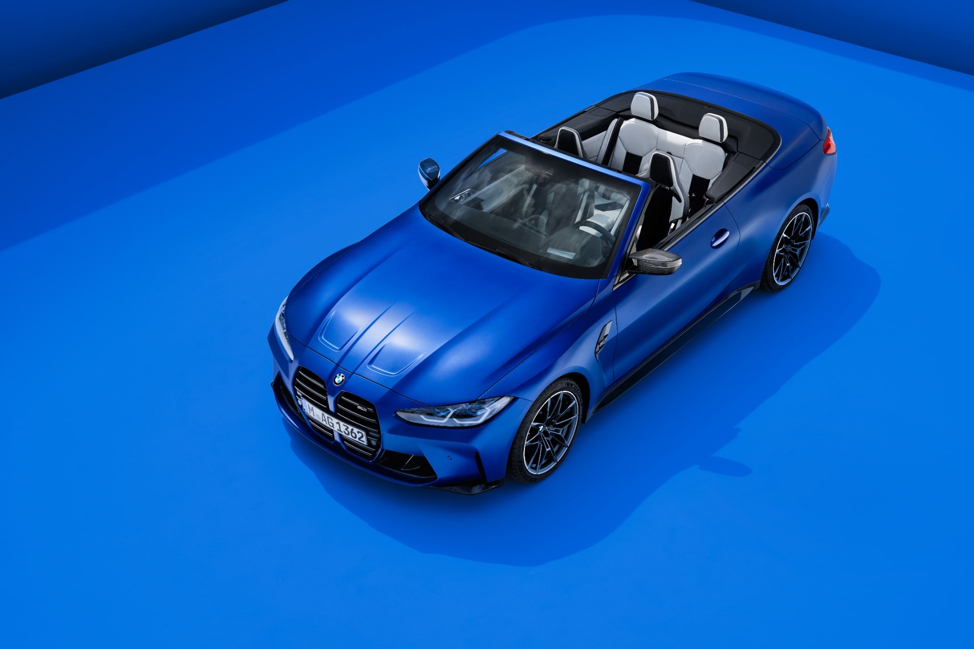BMW M4 カブリオレ・コンペティション M xDrive 全景