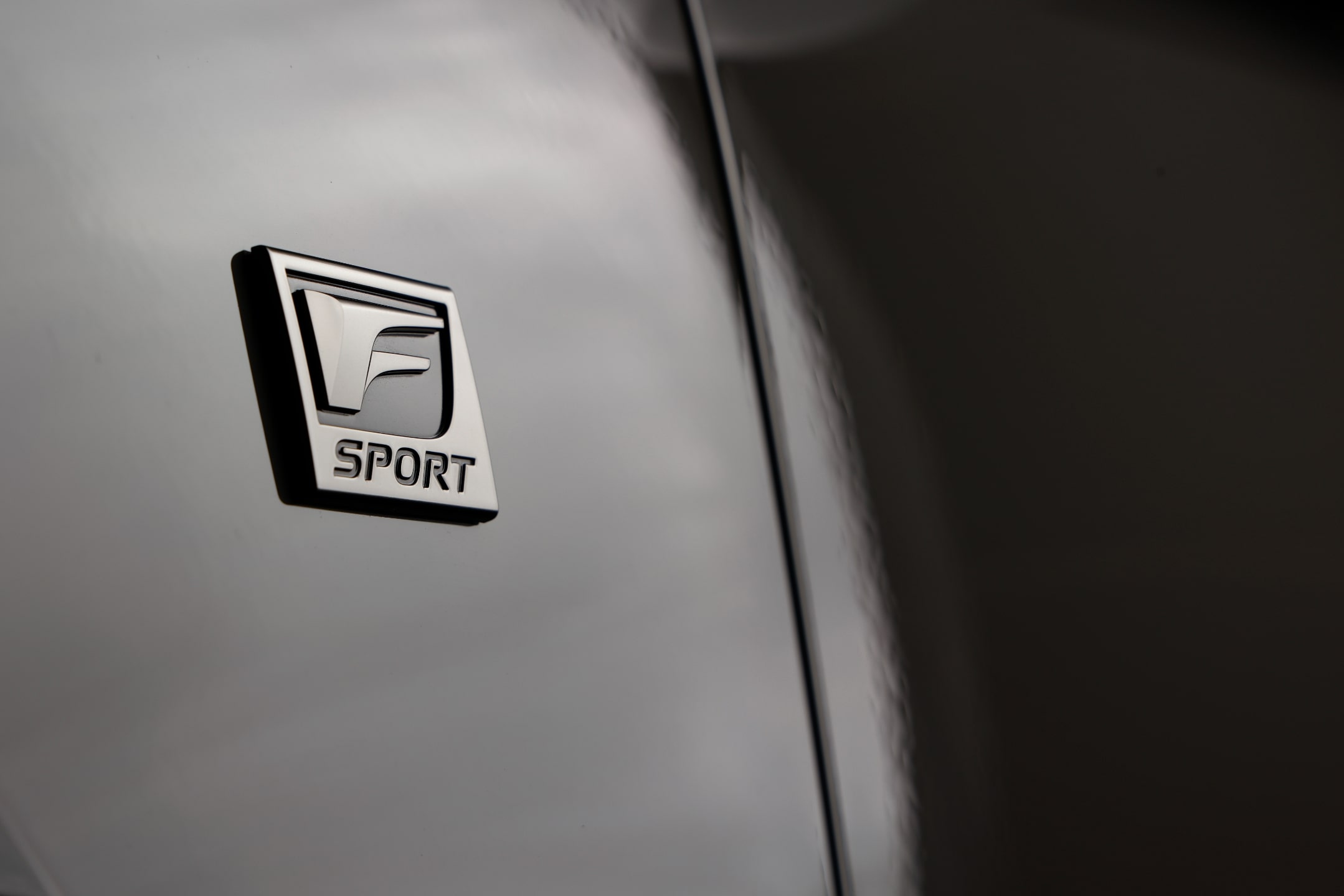 IS 500 Fスポーツパフォーマンス ローンチエディション 専用バッジ