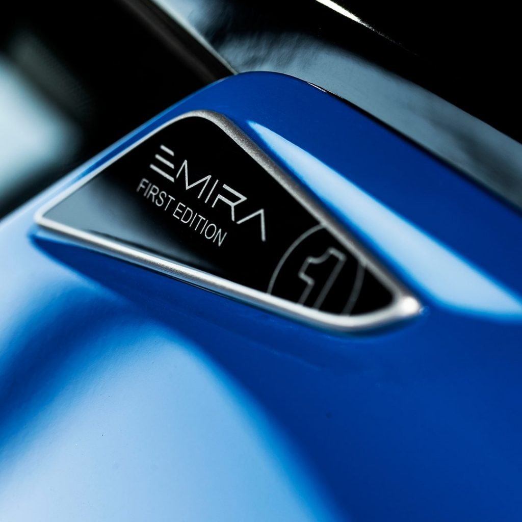 エミーラV6 ファーストエディションバッジ