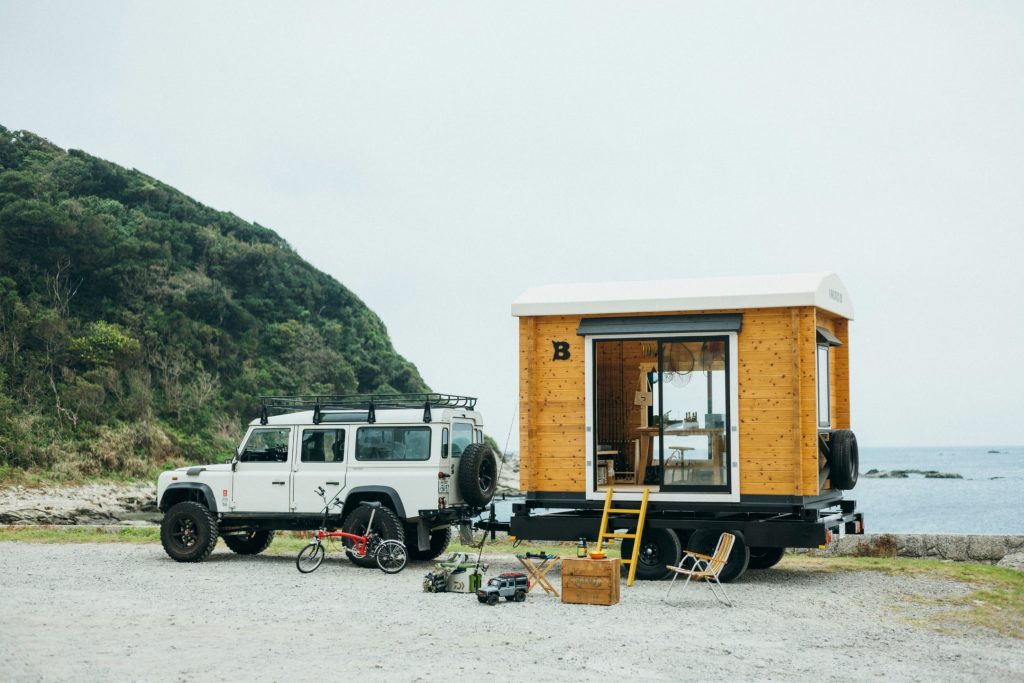 走るログ小屋” トレーラーハウス新商品2モデルを発表 | 中古車なら