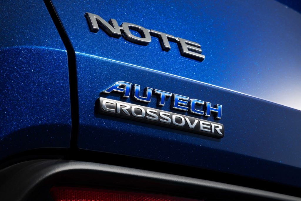 日差 ノート AUTECH CROSSOVER」エンブレム