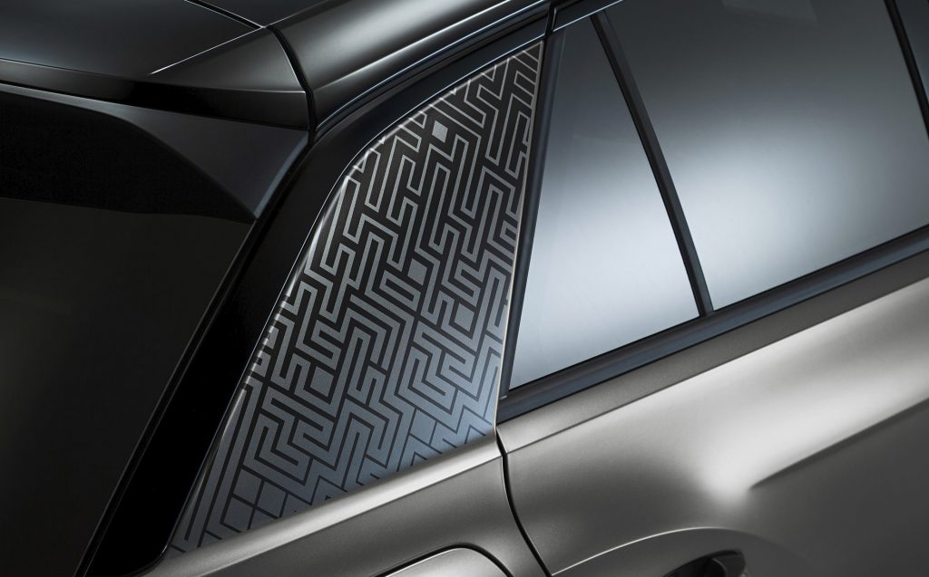 T-Roc ブラックスタイル　専用デザインCピラー