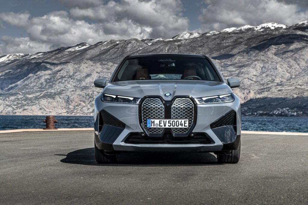 BMW iX　正面