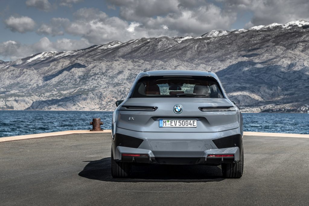 BMW iX　リア