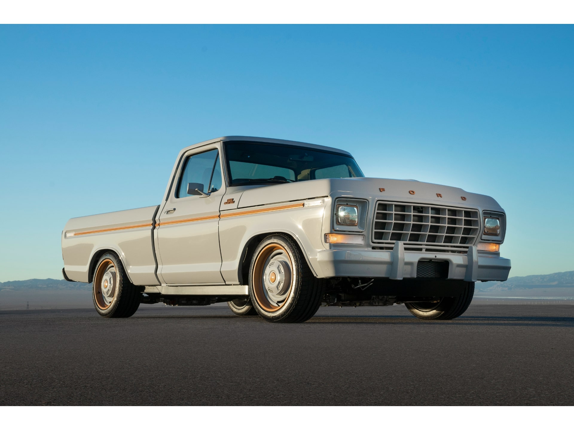 フォード 78年製F-100を電気自動車にカスタム 米SEMAショー | 中古車 