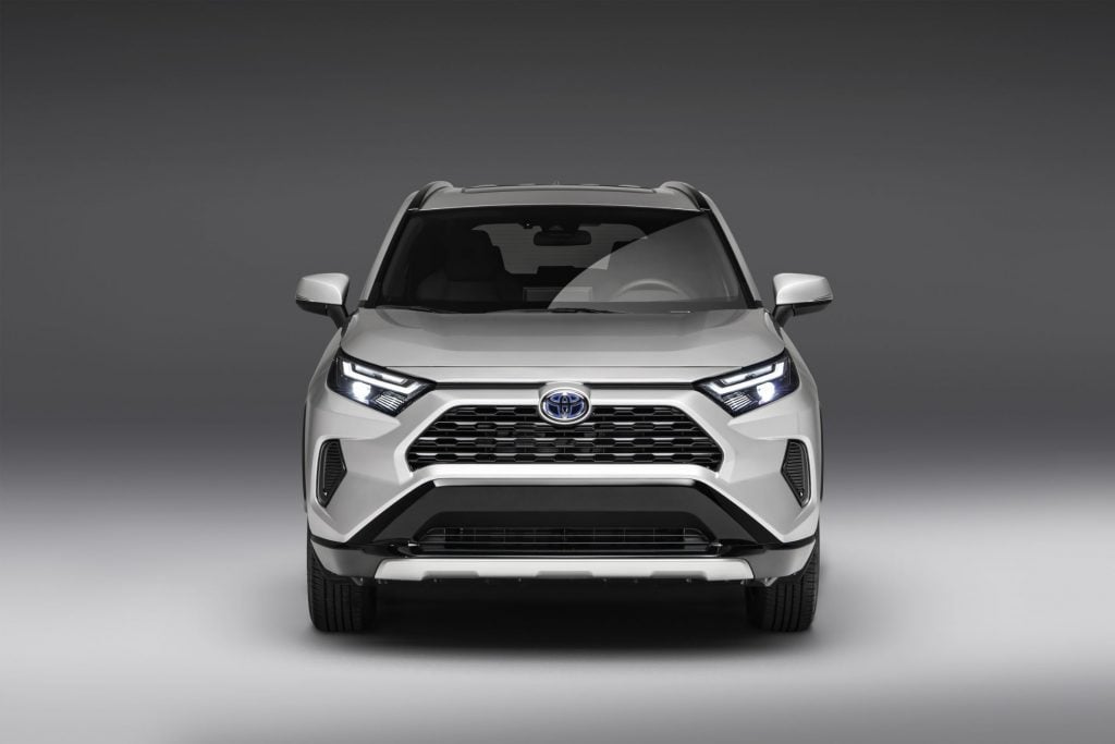 トヨタ「RAV4」2022年モデル　SEハイブリッド　フロント