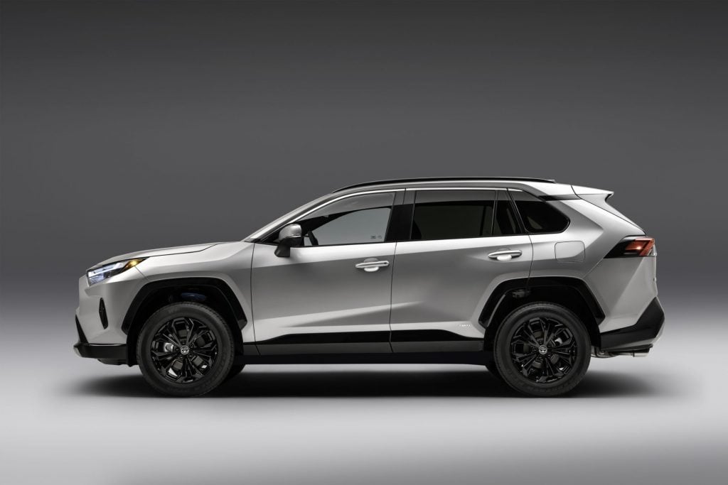 トヨタ「RAV4」2022年モデル　SEハイブリッド　サイド