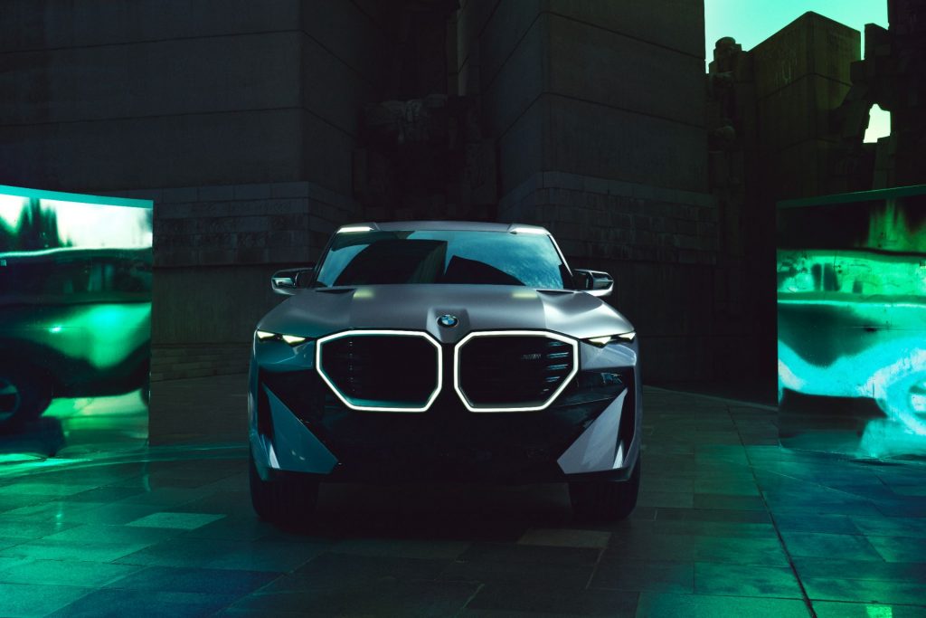 BMW XM　正面