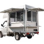 二面開きのキッチンカー「トラベルトラックキッチン　二面開き」発売