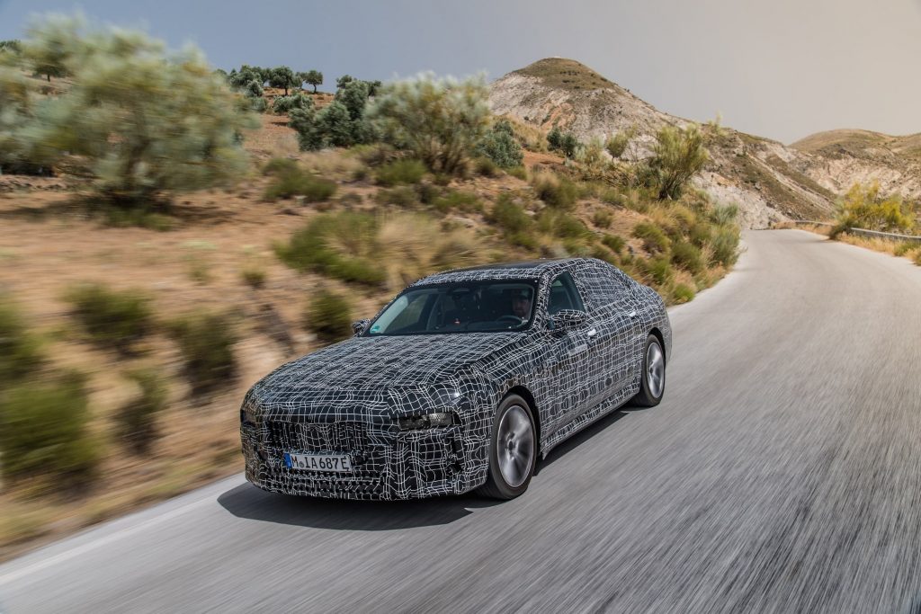 カモフラージュされた「BMW i7」プロトタイプ
