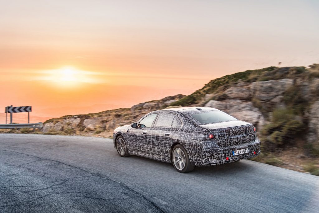 「BMW i7」プロトタイプ遠景