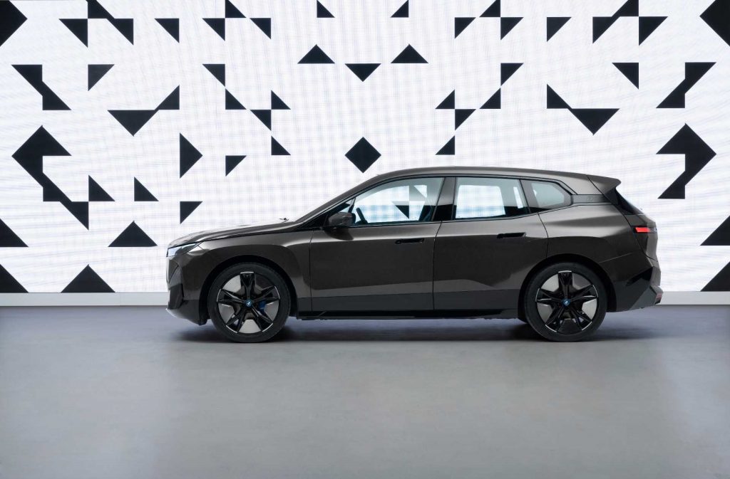 BMW iX Flow 1