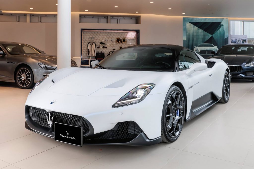 新型「マセラティMC20」2