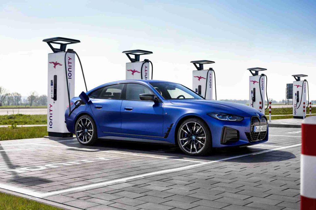 BMW i4 M50 充電イメージ