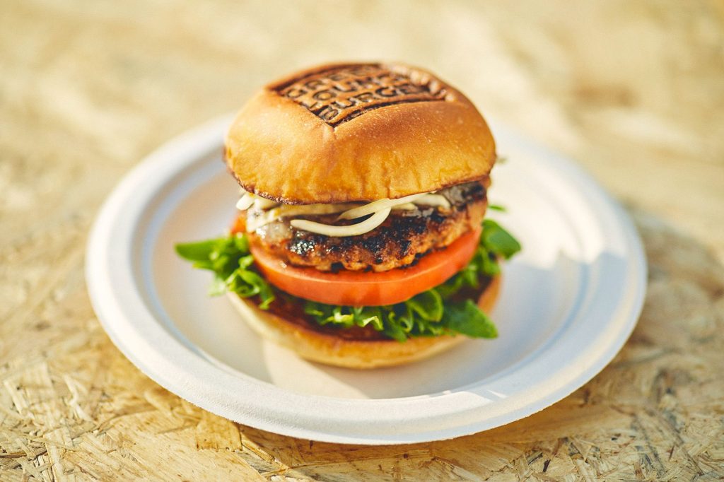絶滅危惧されている食材で作られた「GREEN LOUNGE BURGER」
