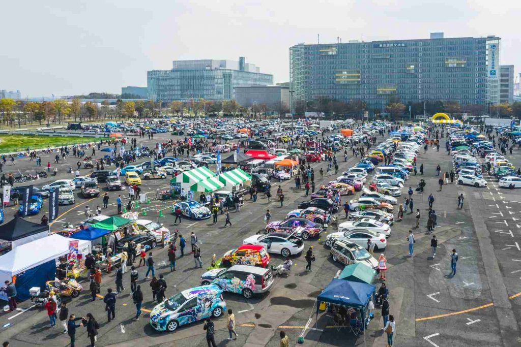 全国から集まった個性豊かな痛車が会場を埋め尽くす