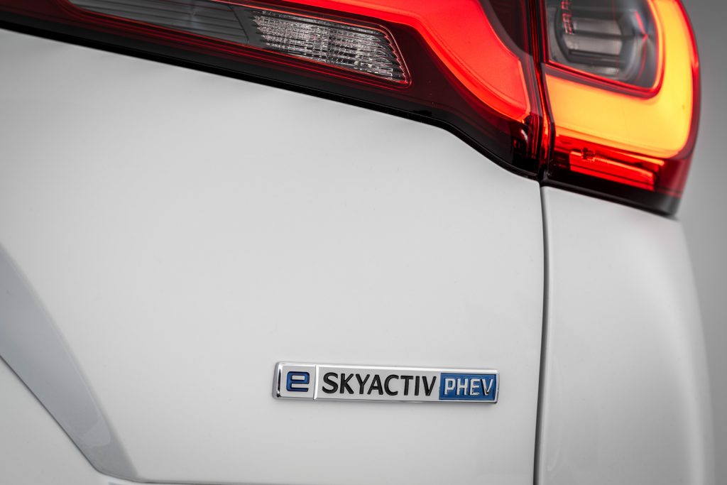 マツダ　CX-60　e-SKYACTIV PHEVバッジ