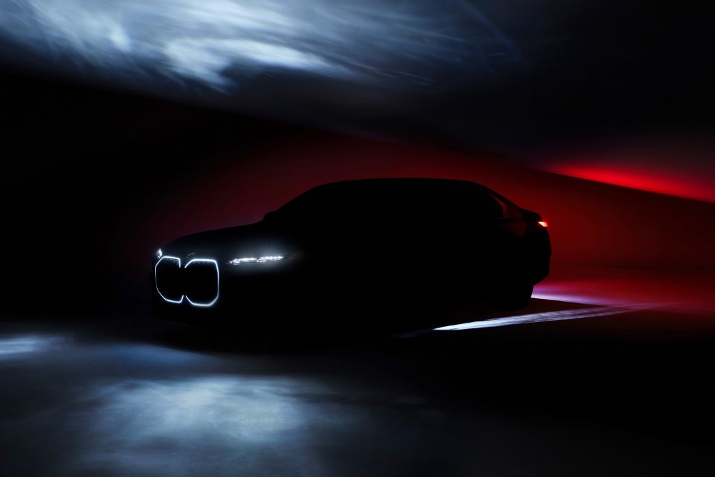 新たに公開された新型BMW i7のティザー画像