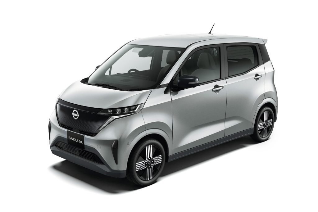 日産 新型「サクラ」発表 最大180km航続の軽電気自動車 | 中古車なら 