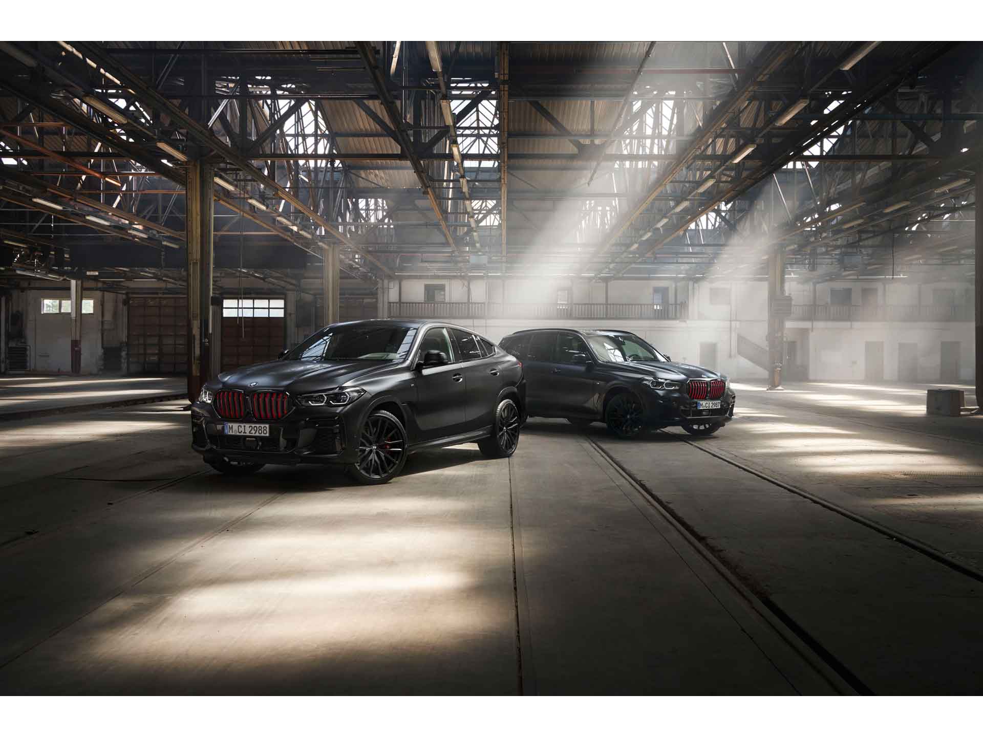 BMW　X5＆X6　M社50周年限定　漆黒のパフォーマンスモデル