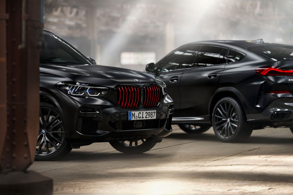 （写真左から）BMW　X5 エディション・ブラック・バーミリオン、X6 エディション・ブラック・バーミリオン　画像１